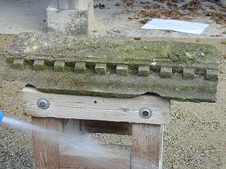 Reinigung eines Profilstück mit Zahnstab, gefertigt ca. 1640 aus Baumberger Sandstein. Reinigung eines Profilstück mit Zahnstab, gefertigt ca. 1640 aus Baumberger Sandstein.