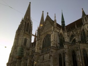 Dom zu Regensburg- Reinigung im JOS-Verfahren  - Bildrechte siehe Impressum